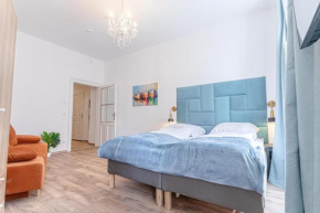 Cost Effective City Life 1BR in Classic Building
